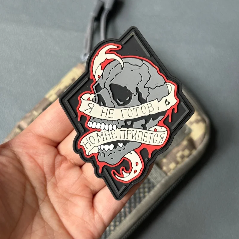 Parche táctico de calavera en PVC con velcro - imagen 2