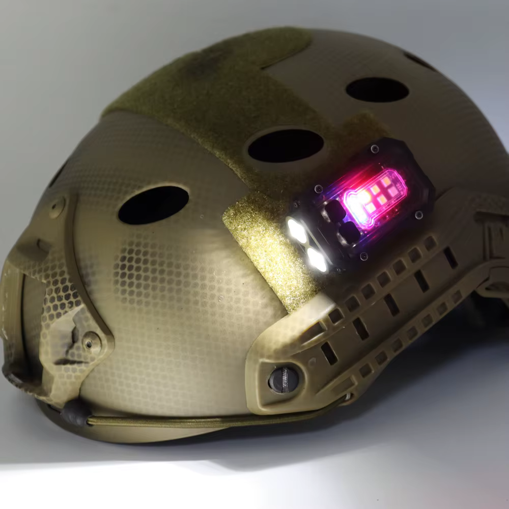Luz táctica montada en casco FAST MICH
