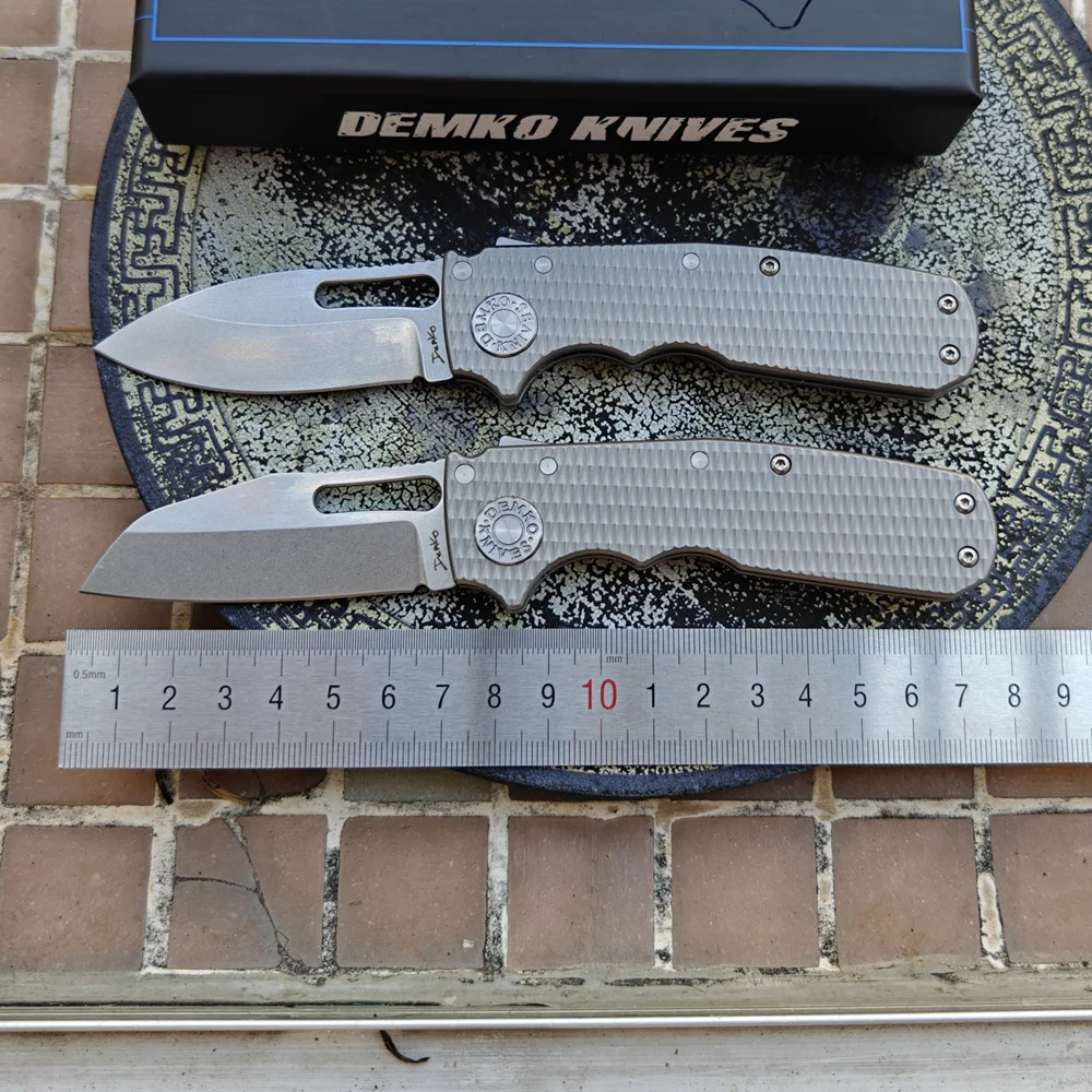 Cuchillo compacto estilo EDC con acabado stonewash