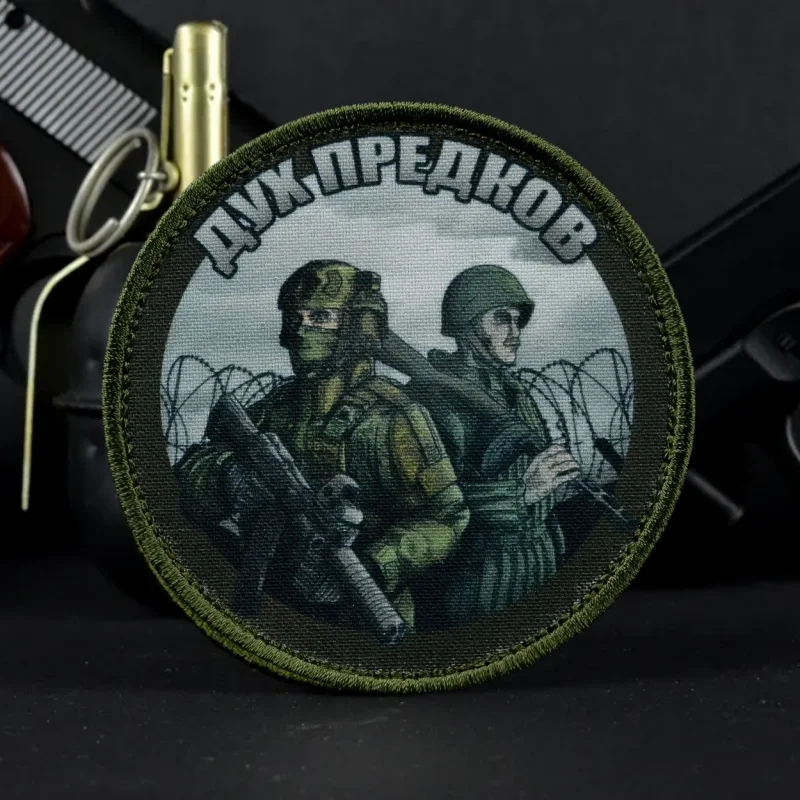 Parche táctico con diseño militar moderno