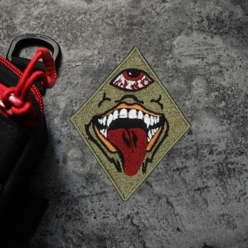 Parche táctico Hand of Strength – Velcro bordado para Chaleco o Mochila - imagen 4