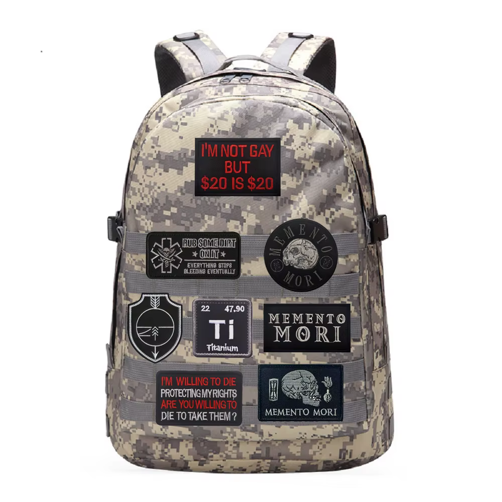 Parche Space Force aplicado en chaqueta outdoor