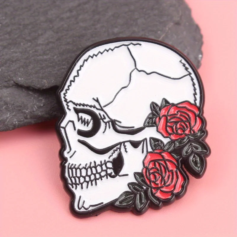Pin esmaltado calavera gótica con rosa carmesí y detalles hueso - imagen 4