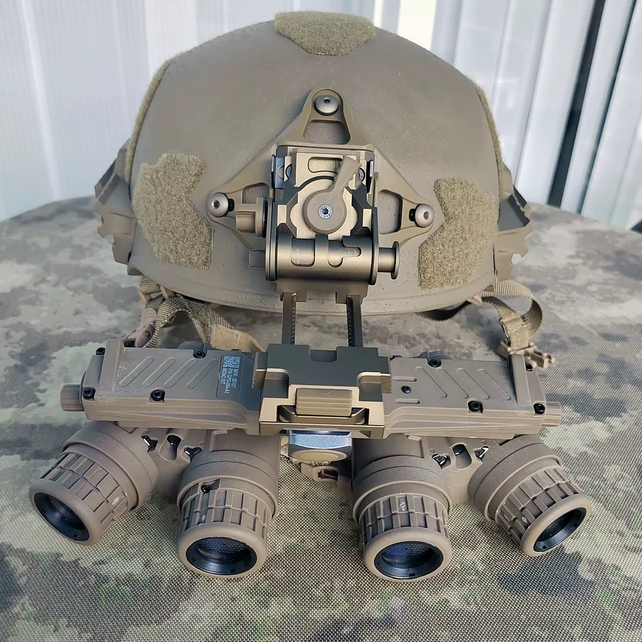 Ejemplo de montaje en casco OPS Core