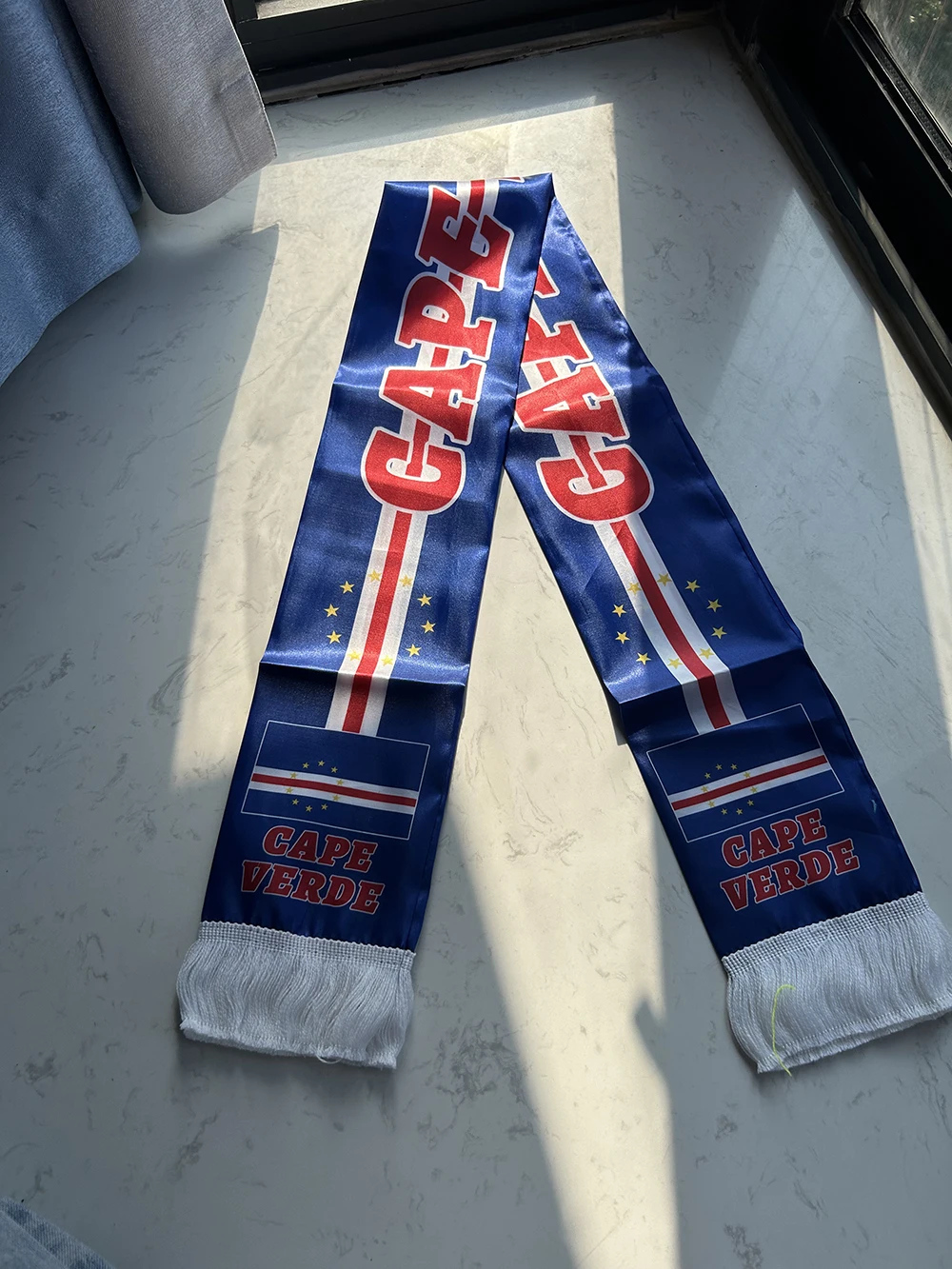 Bufanda Cabo Verde doble cara satén con borlas para fútbol - imagen 3