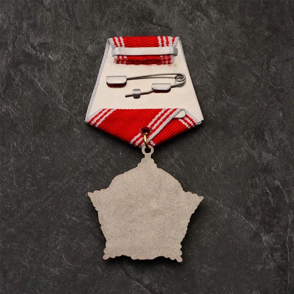 Medalla militar soviética estrella dorada esmaltada, broche - imagen 2
