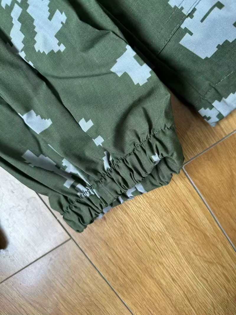 Chaqueta de exterior verde con flores blancas y conjunto deportivo - imagen 5