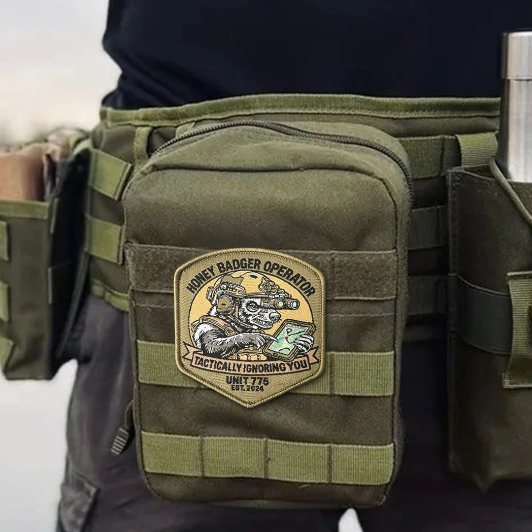 Parche táctico Honey Badger Operator con velcro para mochila - imagen 5