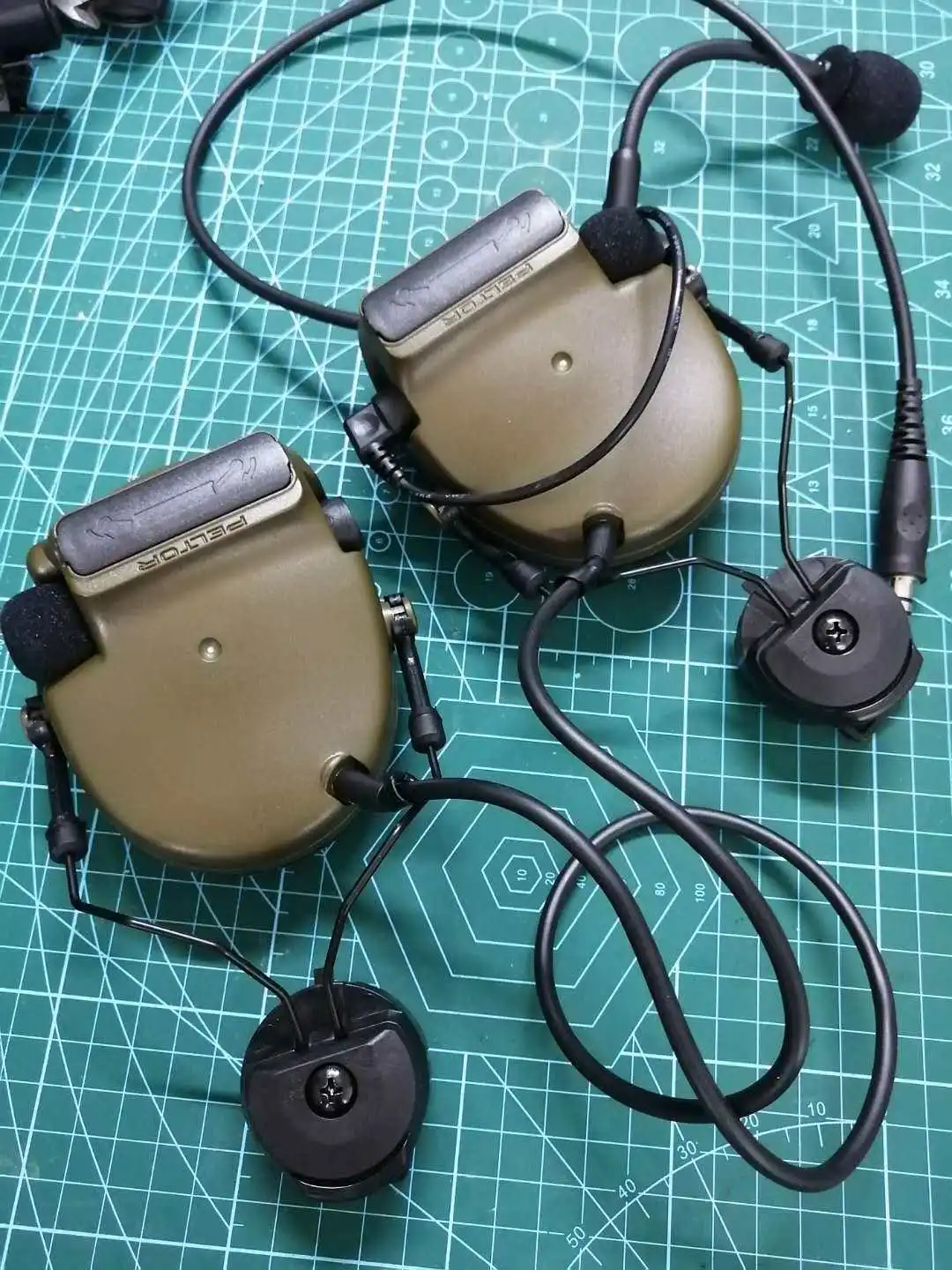 Soporte de montaje para casco de auriculares tácticos con clip - imagen 3