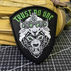 Parche táctico bordado Trust No One Wolf visión nocturna con velcro