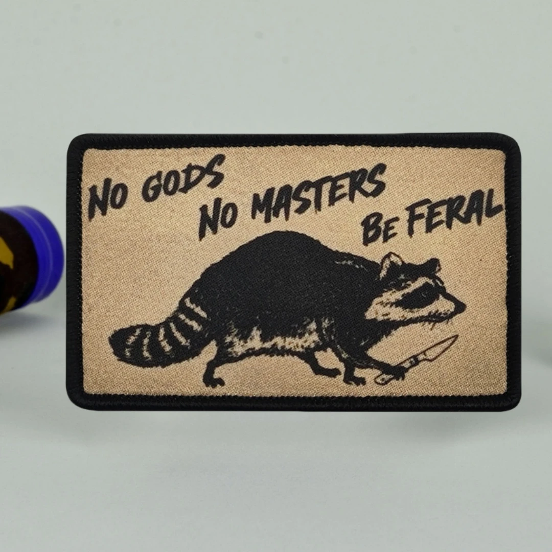 Parche táctico velcro mapache con cuchillo NO GODS MASTERS - imagen 2