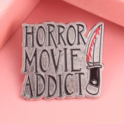 Slasher Cinema pin esmaltado metal envejecido cuchillo gore