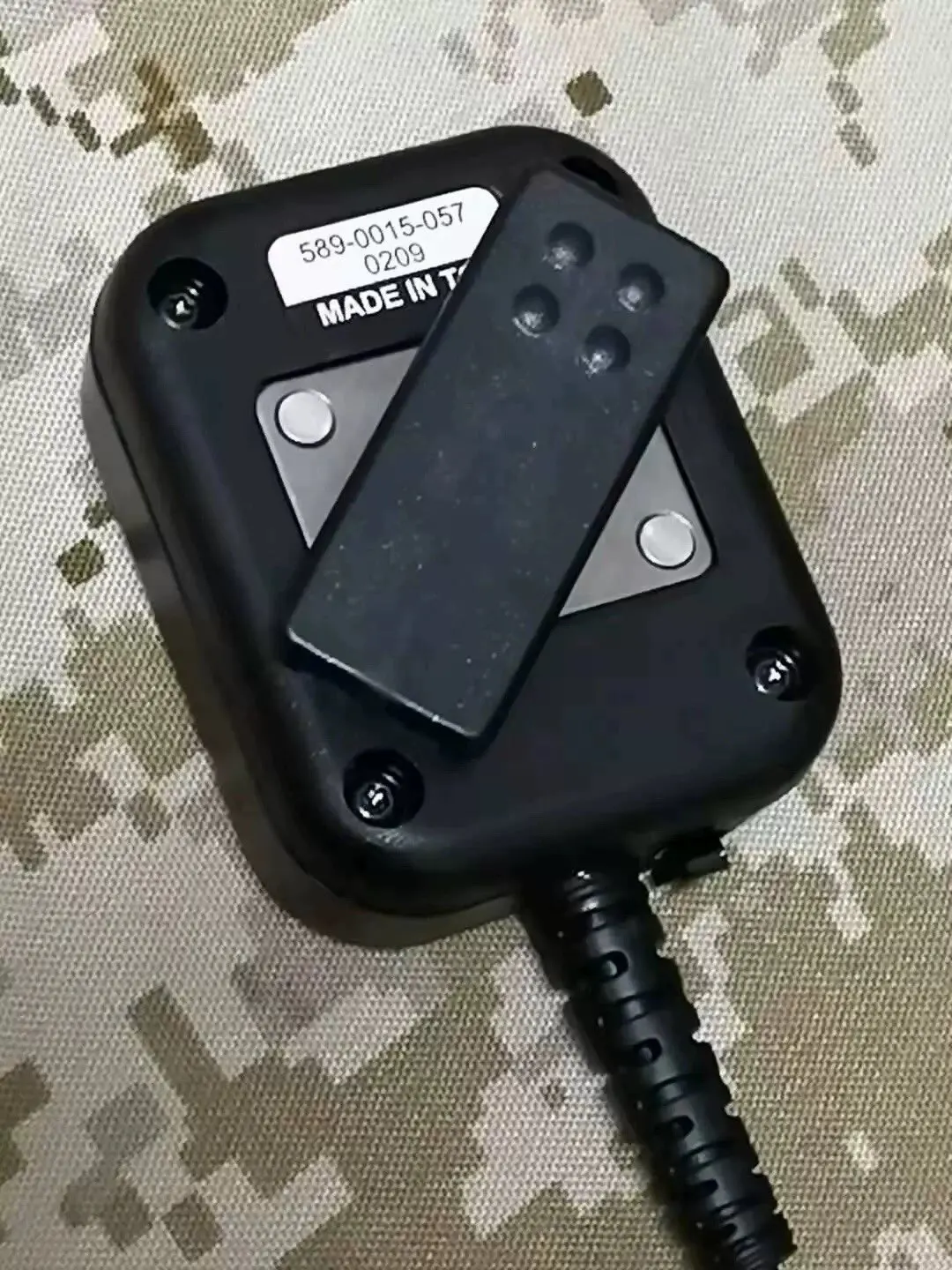 Micrófono táctico impermeable PRC152 con auricular y control volumen - imagen 4