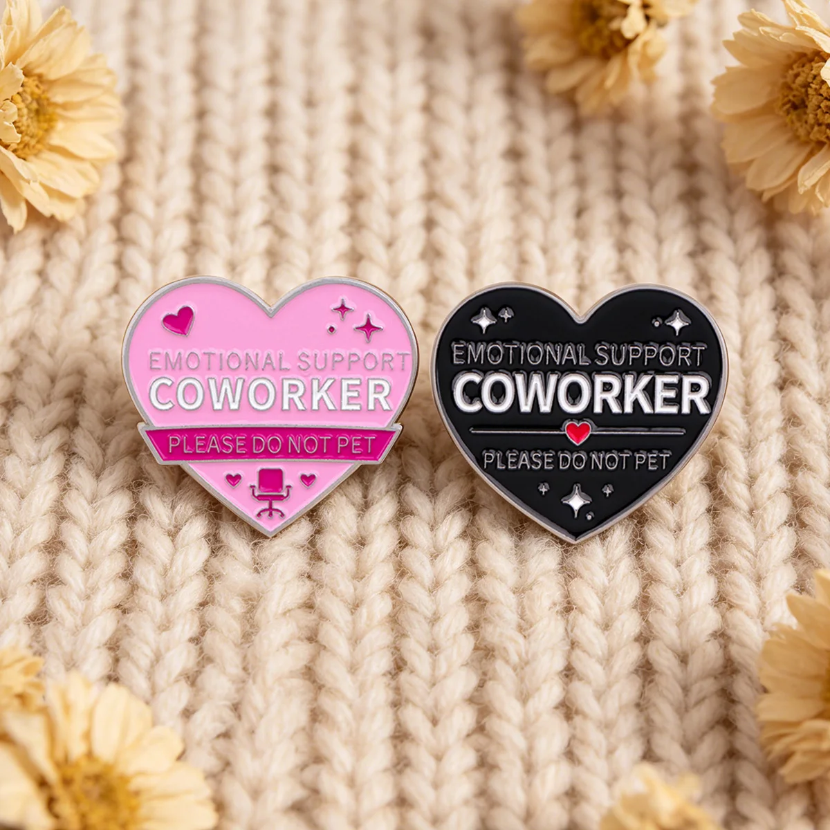 Insignia Esmaltada Apoyo Emocional Colegas – Broche para mochila - imagen 3
