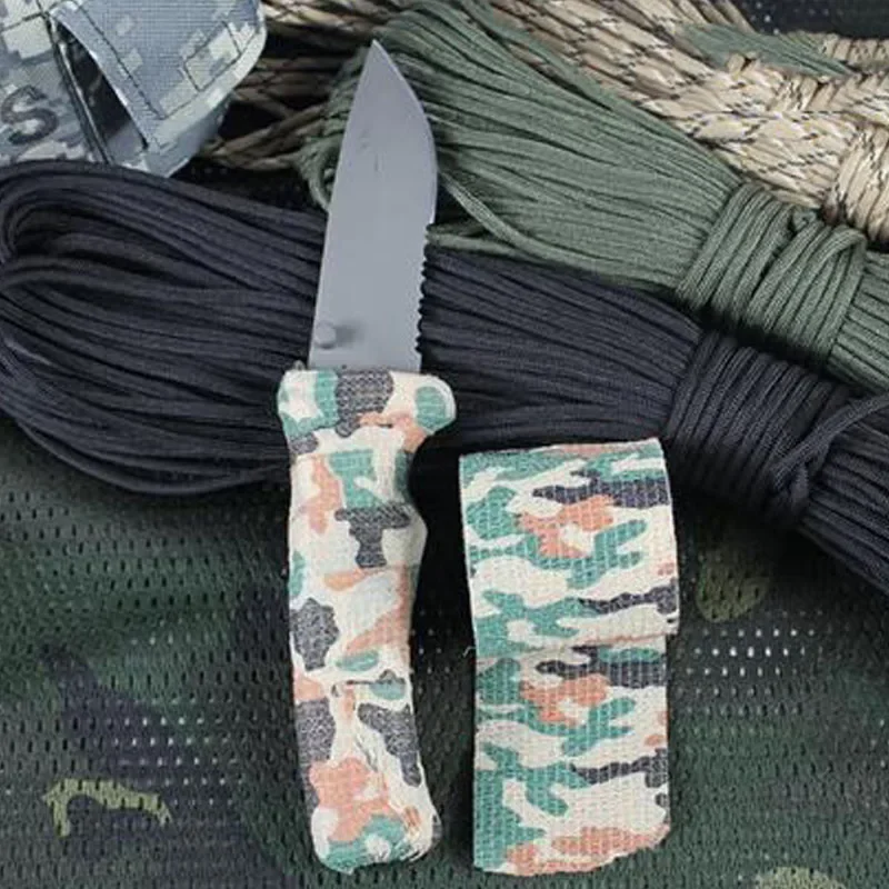 Cinta de camuflaje envuelta en empuñadura