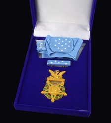 Insignia de reconocimiento EE. UU. Segunda Guerra Mundial con caja rubí