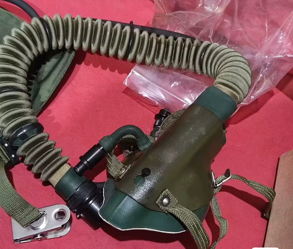Máscara de oxígeno piloto YM6505 vintage para colección - imagen 4