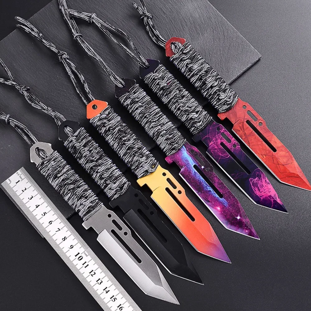 Vista del mini cuchillo Galaxy con decoración en paracord