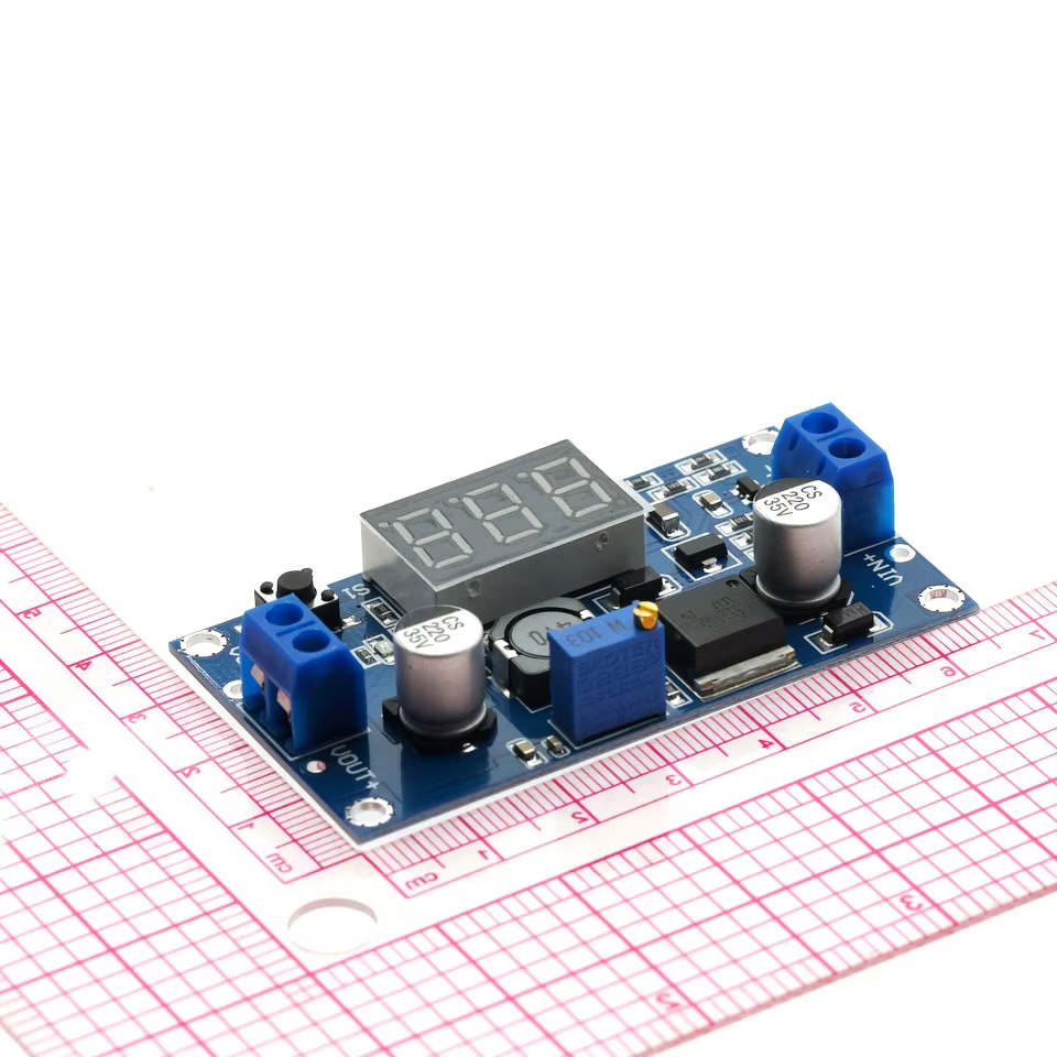 Módulo LM2596 DC-DC Buck Converter con pantalla LED y voltímetro digital