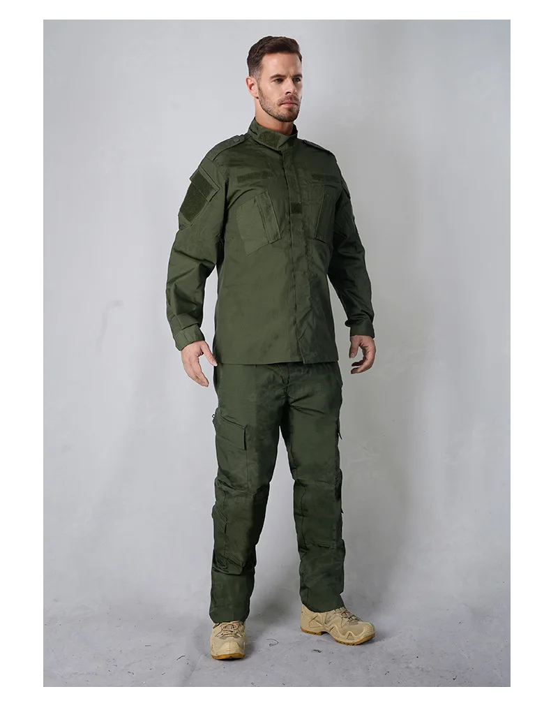 Traje de patrulla desplegado mostrando su corte completo