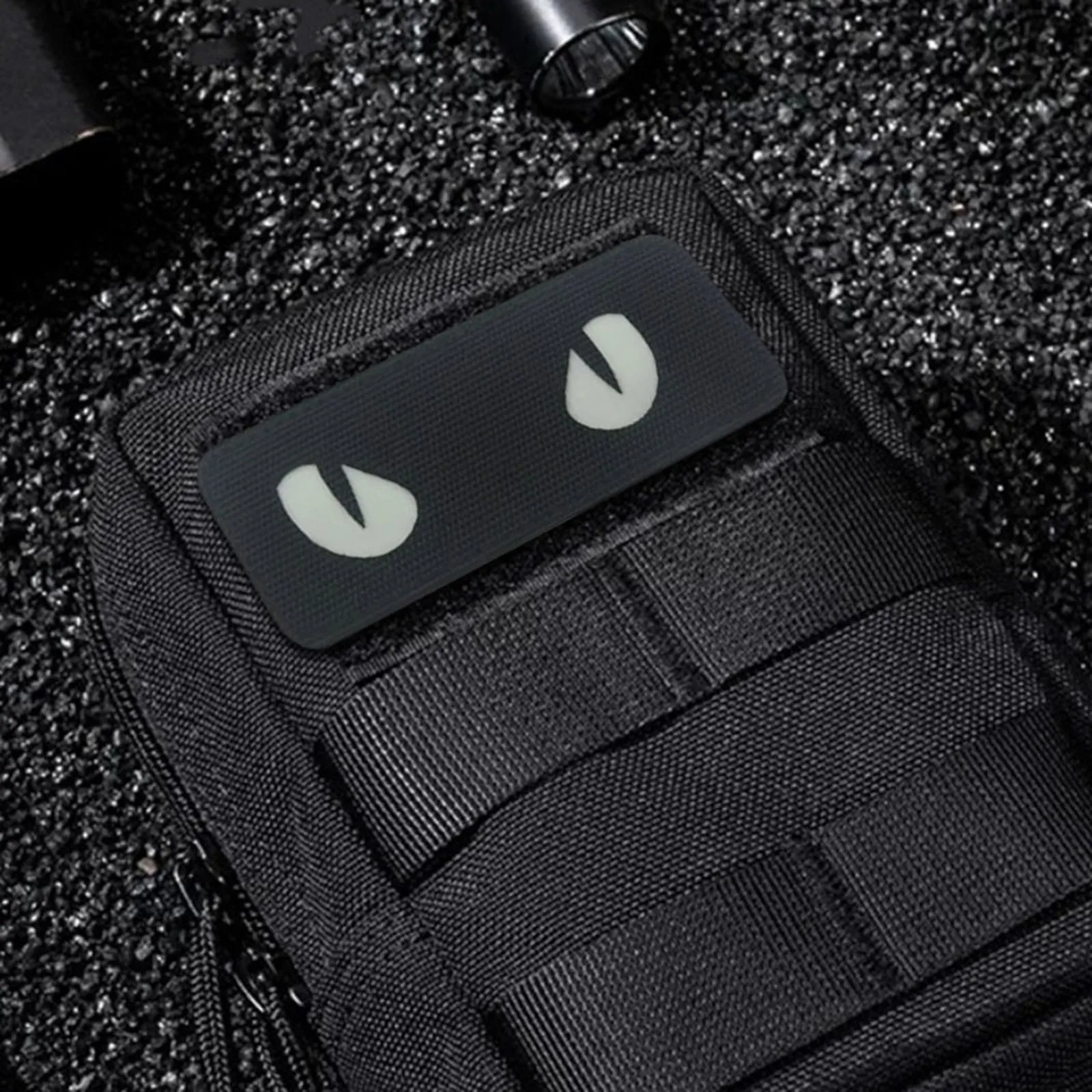 Parche táctico luminoso ojos del diablo – Velcro para ropa y mochila