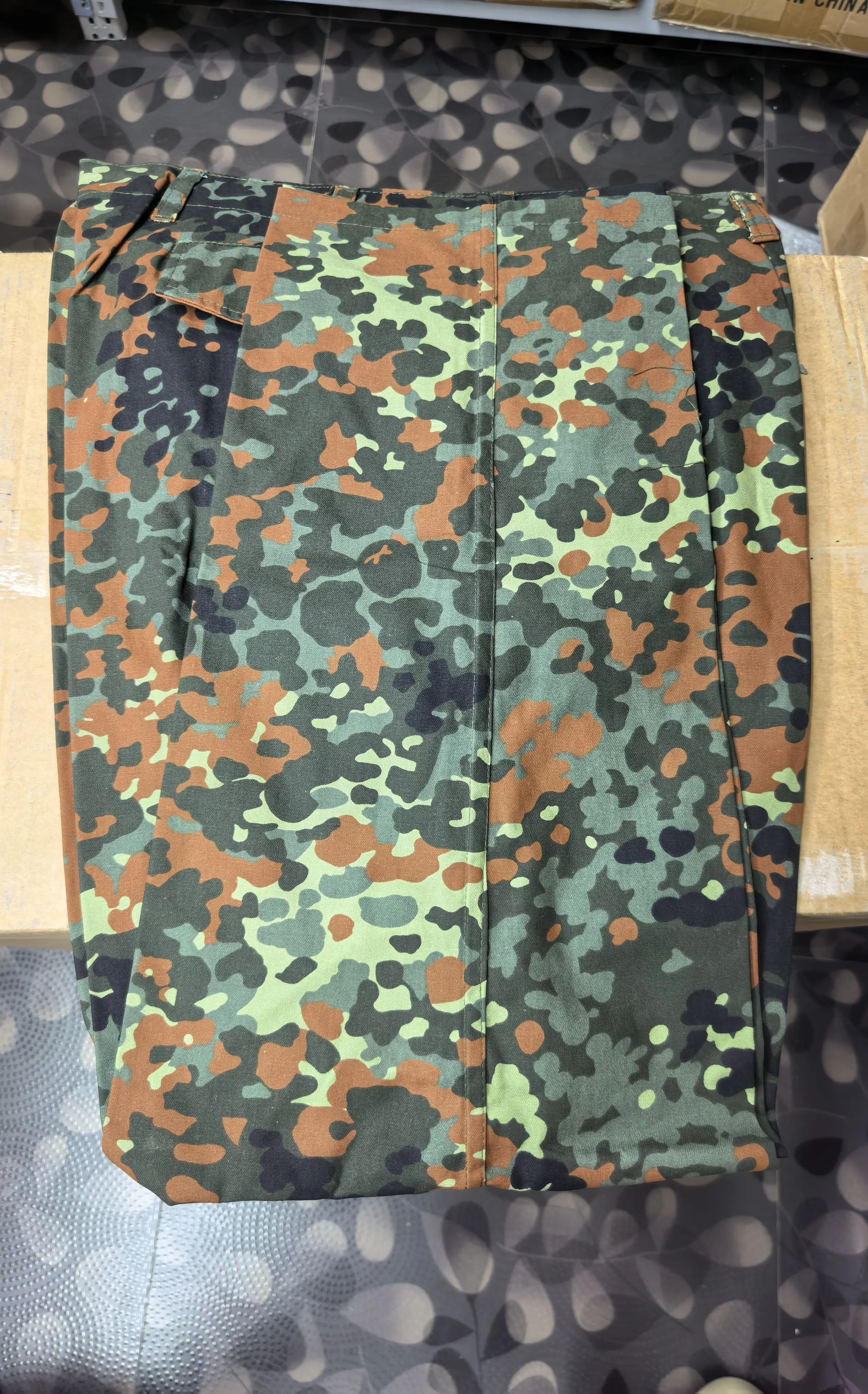 Pantalones de entrenamiento con estampado de lunares