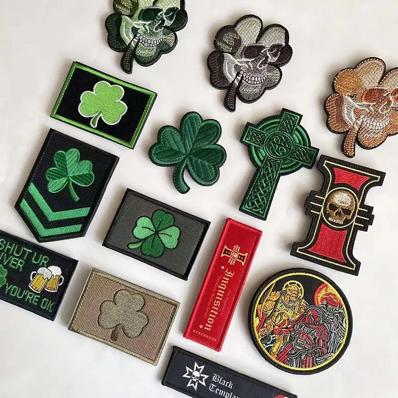 Parche bordado táctico calavera y trébol de cuatro hojas - imagen 3