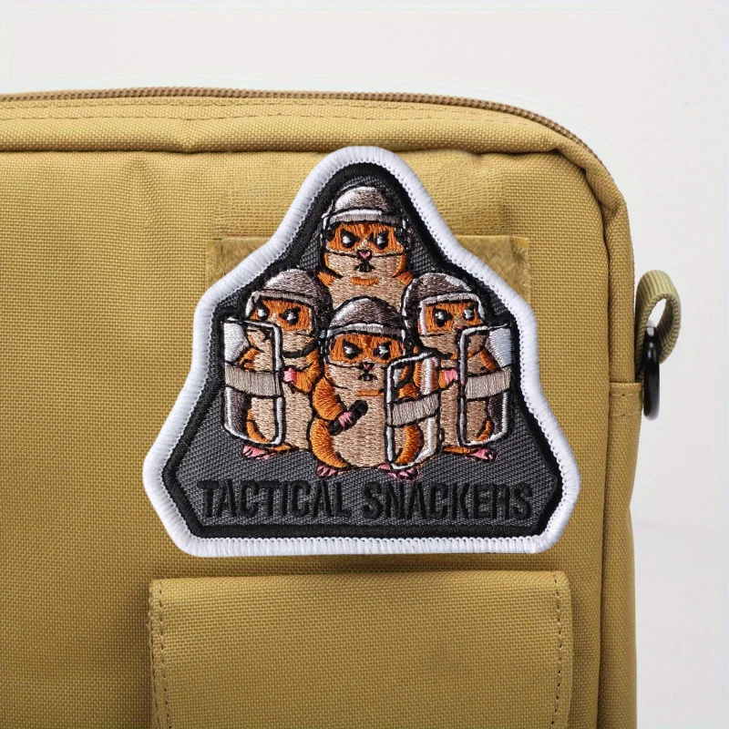 Parche táctico bordado SNACKERS pingüino con velcro para mochila - imagen 2