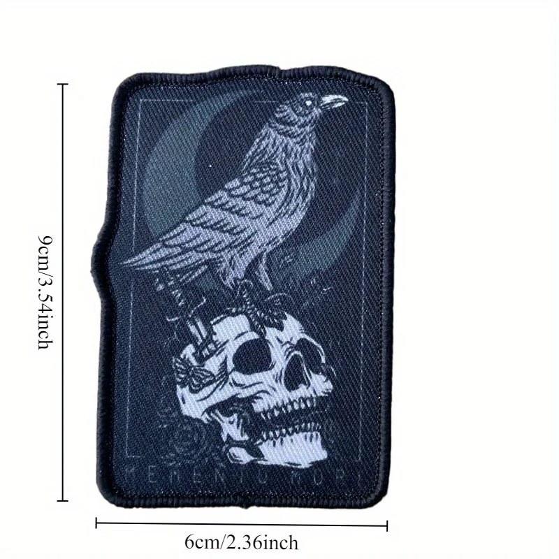 Parche de cuervo MEMENTO MORI con motivo de calavera