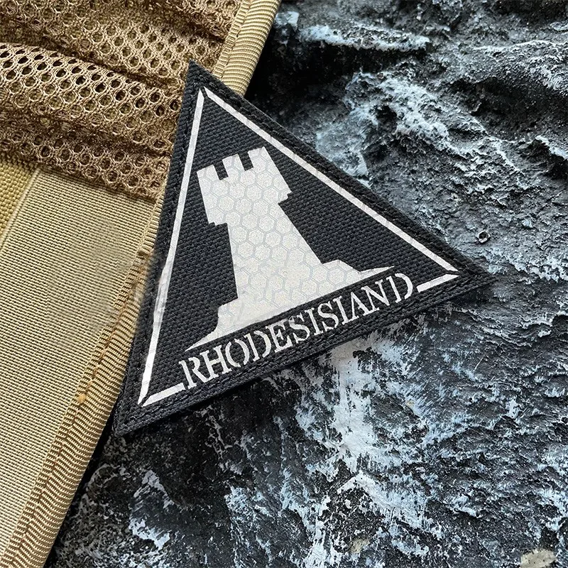 Detalle del diseño reflectante y su fijación