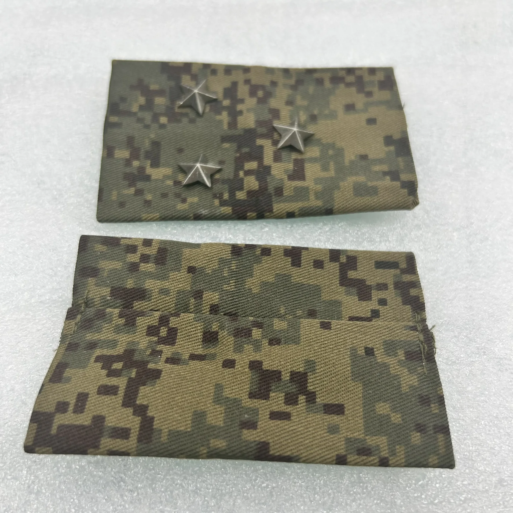 Hombreras de camuflaje digital ruso con estrellas metálicas tácticas - imagen 4