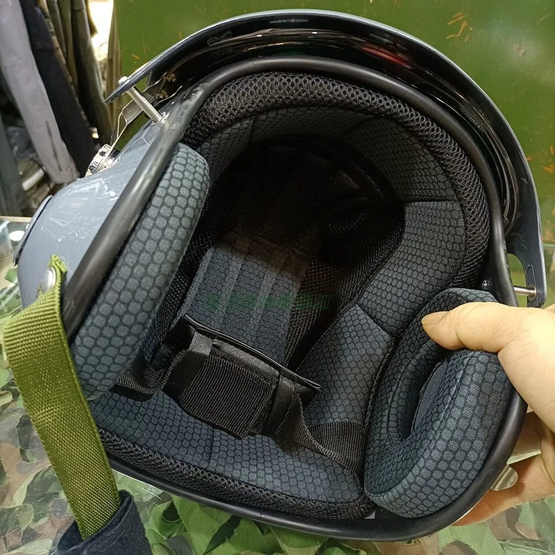 Casco visto de frente mostrando el diseño Tk12 y la lente HD