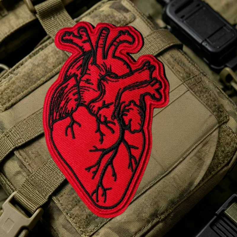 Parche táctico bordado corazón rojo punk con velcro para chaleco - imagen 5