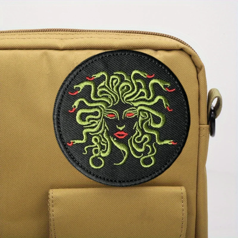 Parche bordado anime con velcro gancho y bucle para mochila - imagen 2