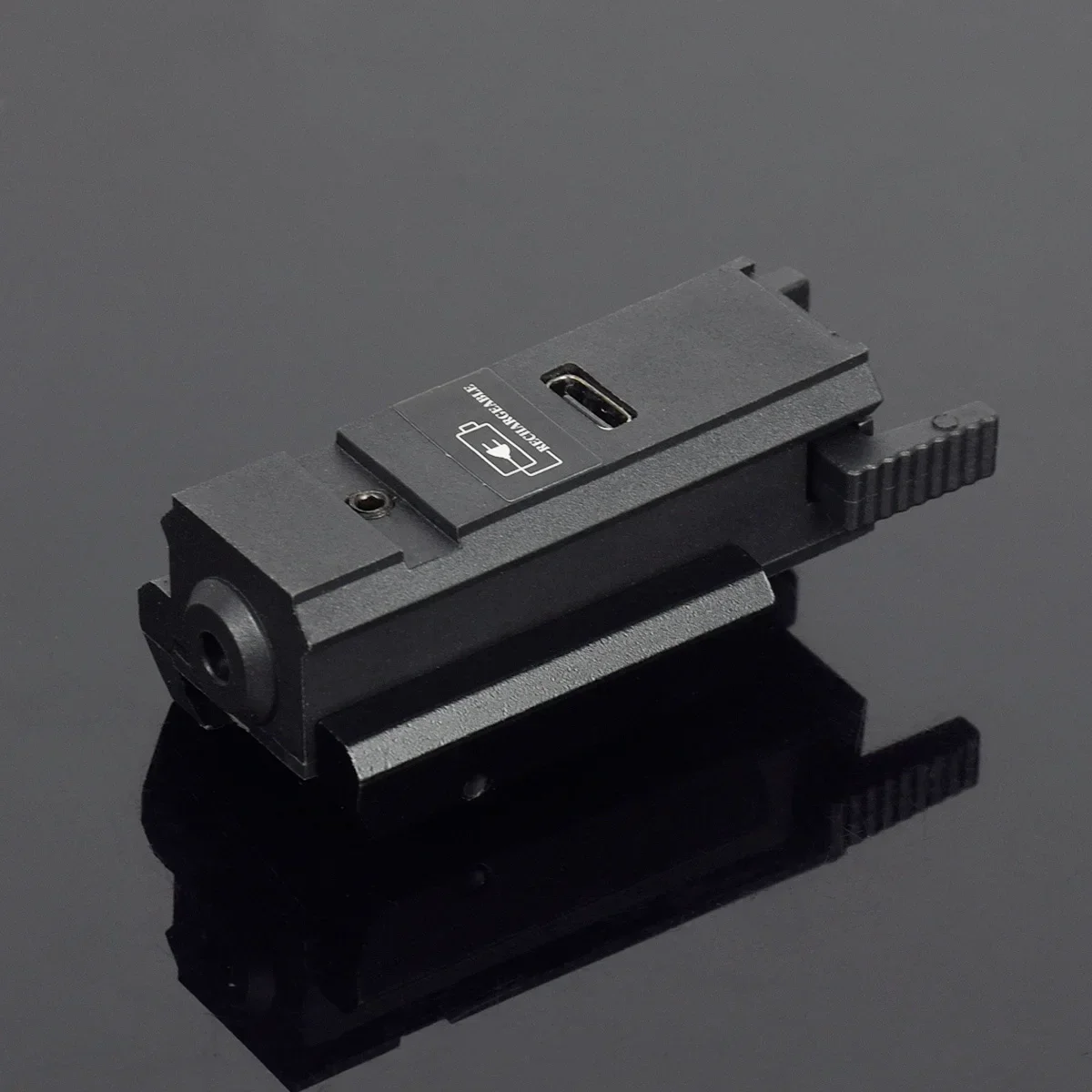 Accesorios incluidos: llave hexagonal y cable de carga USB tipo C