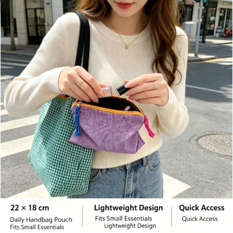 Bolsa de maquillaje de gran capacidad con diseño a cuadros - imagen 2