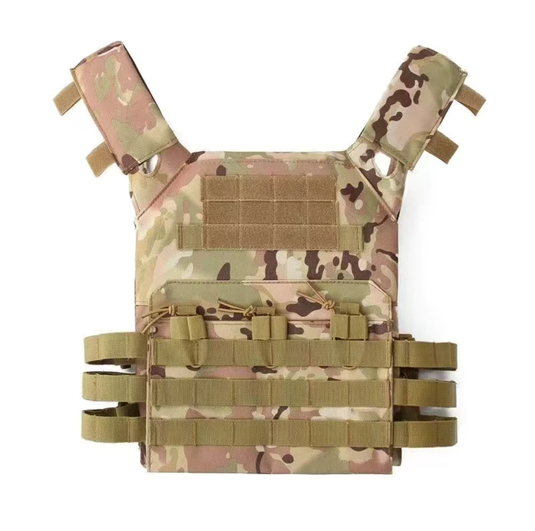 Detalle de correas MOLLE y ajustes