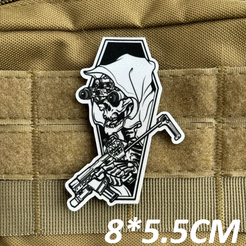 Vista frontal del parche táctico de calavera Stormtrooper