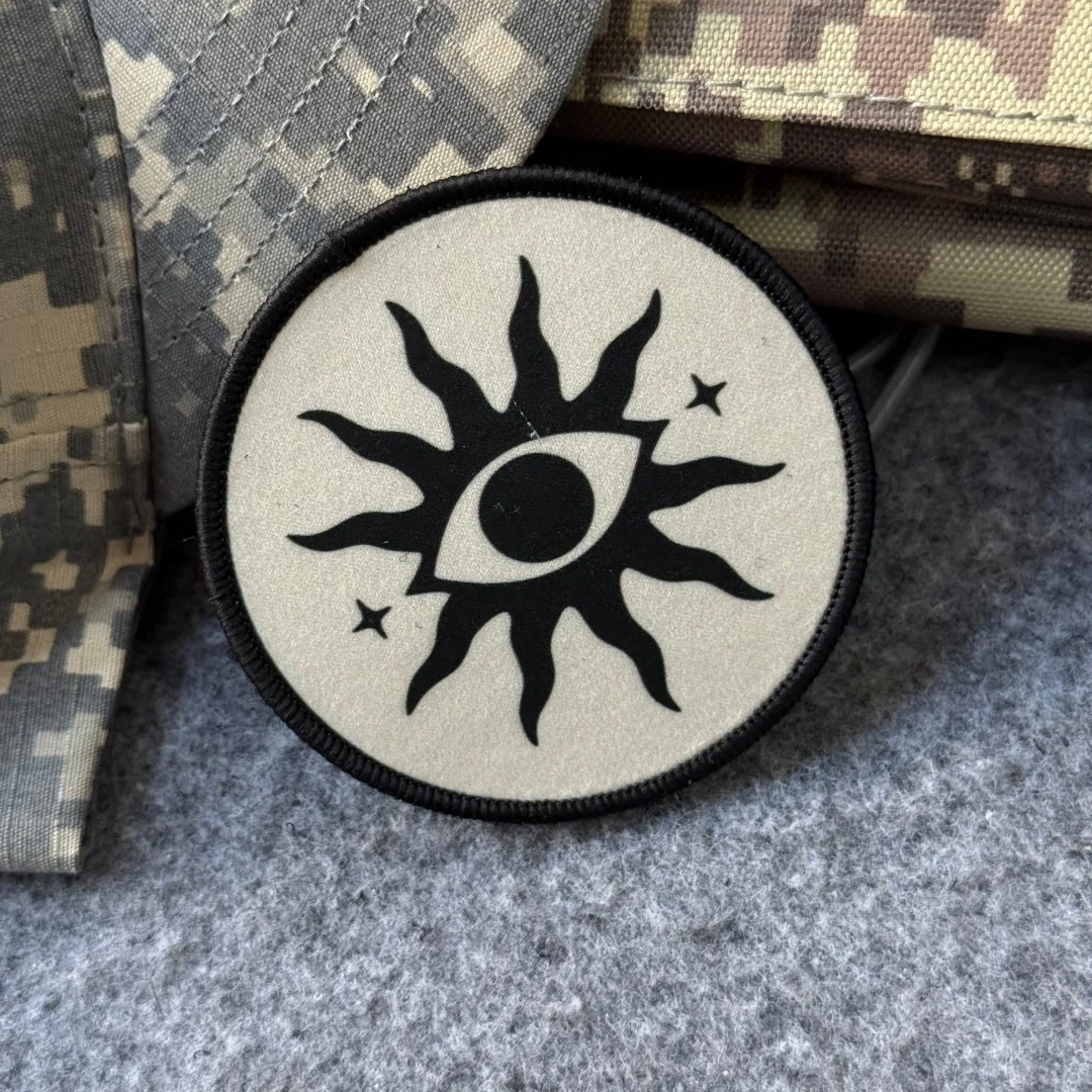 Parche moral táctico ojo Chevron con velcro para mochila y uniforme - imagen 5