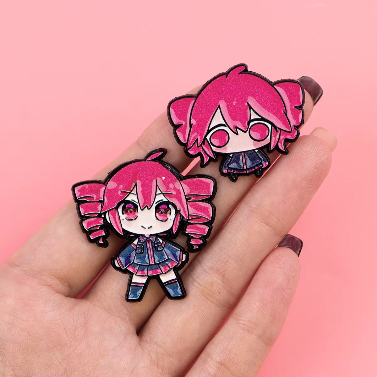 Broches anime esmaltados chica pelo rosa kawaii – cosplay y bolso - imagen 3