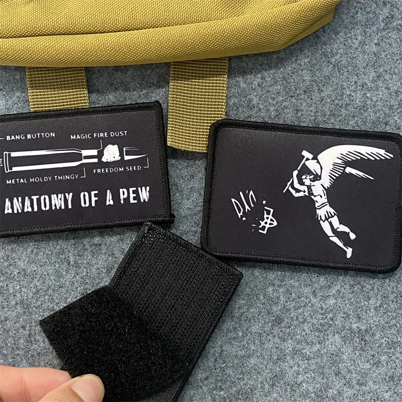 Parche táctico lobo piel de oveja con velcro para mochila - imagen 2