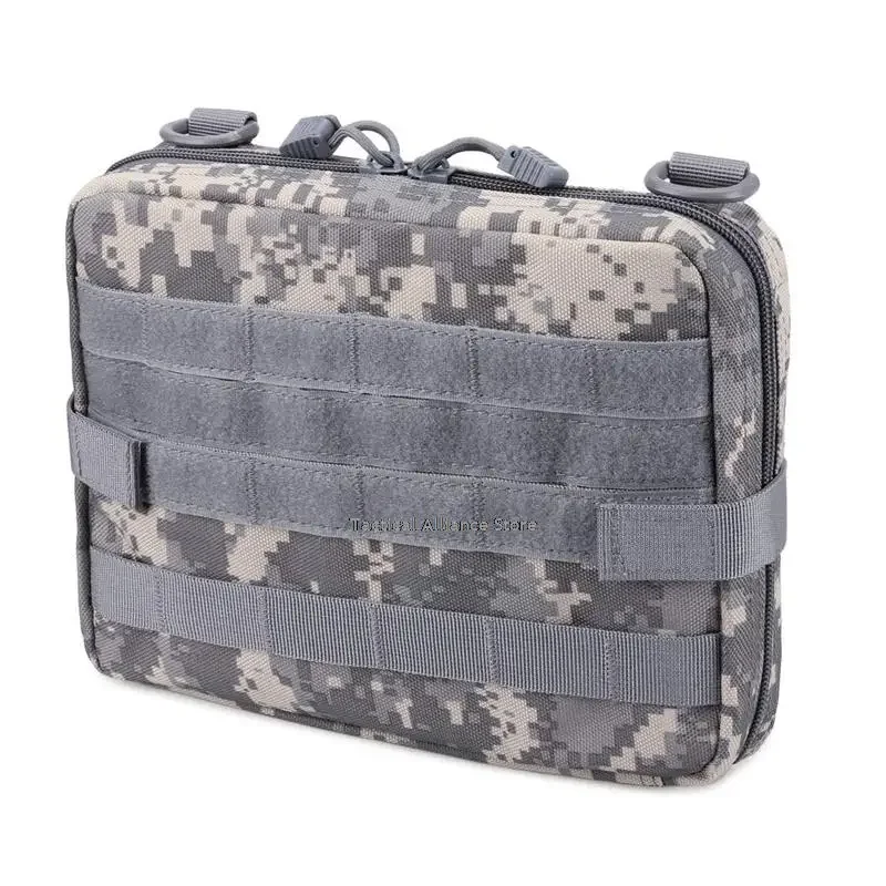 Detalle de las filas MOLLE y costuras
