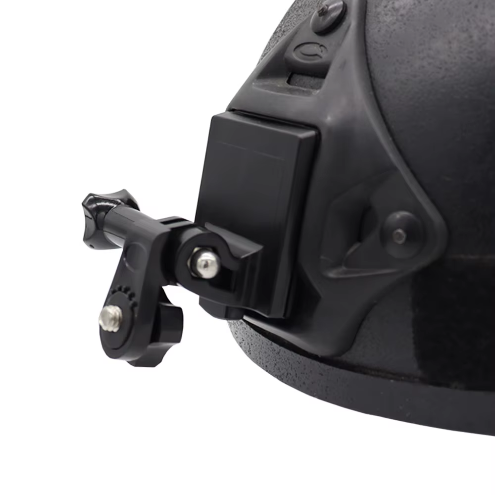 Vista lateral del adaptador en casco táctico