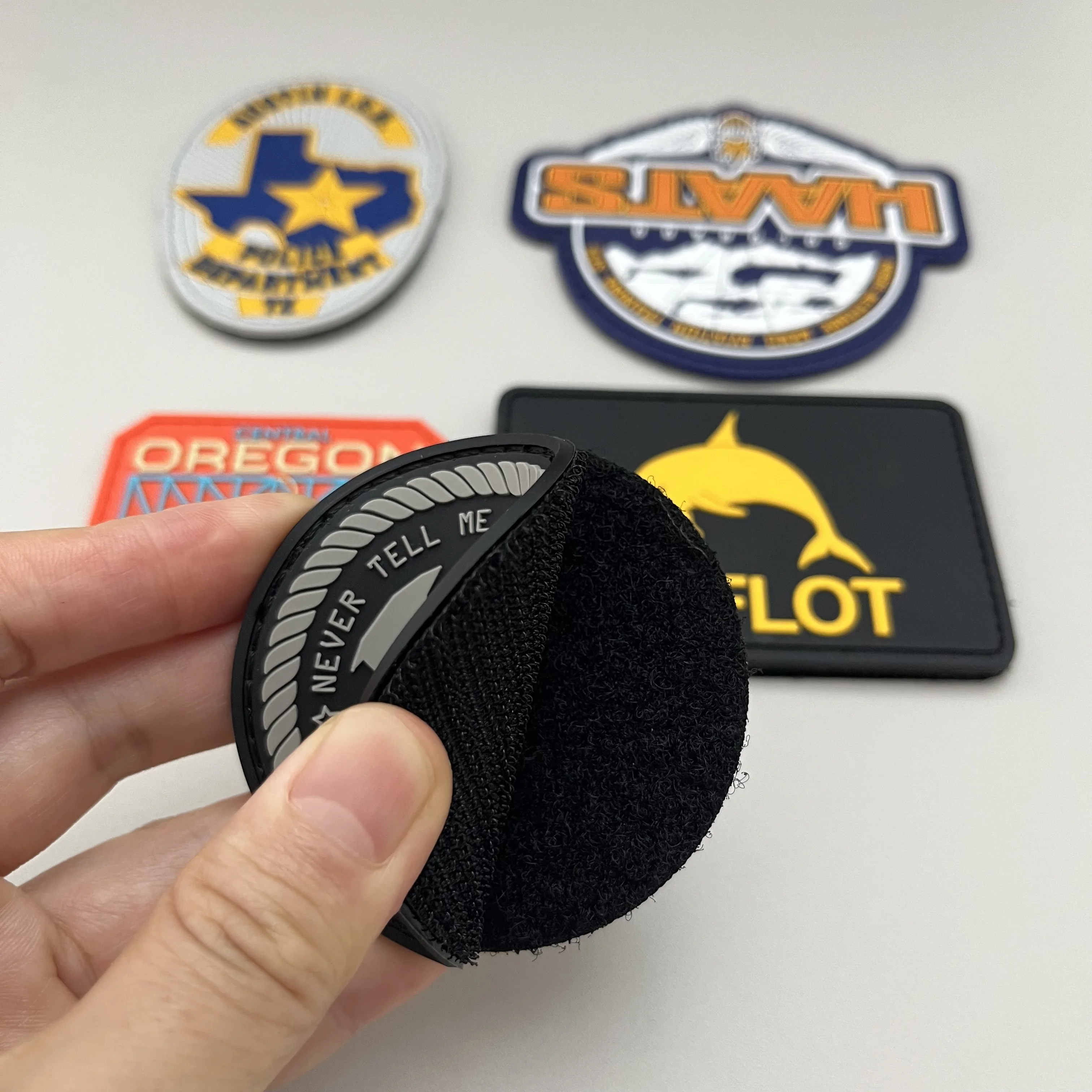 Parche termoadhesivo PVC 3D con etiqueta de silicona y logo para ropa - imagen 2