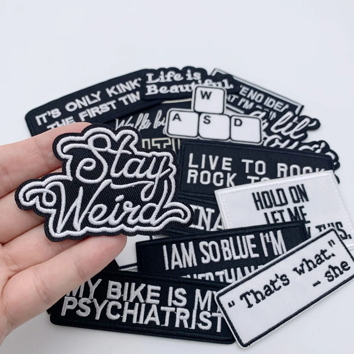 Parche bordado de letras inglesas retro para ropa y mochila - imagen 4