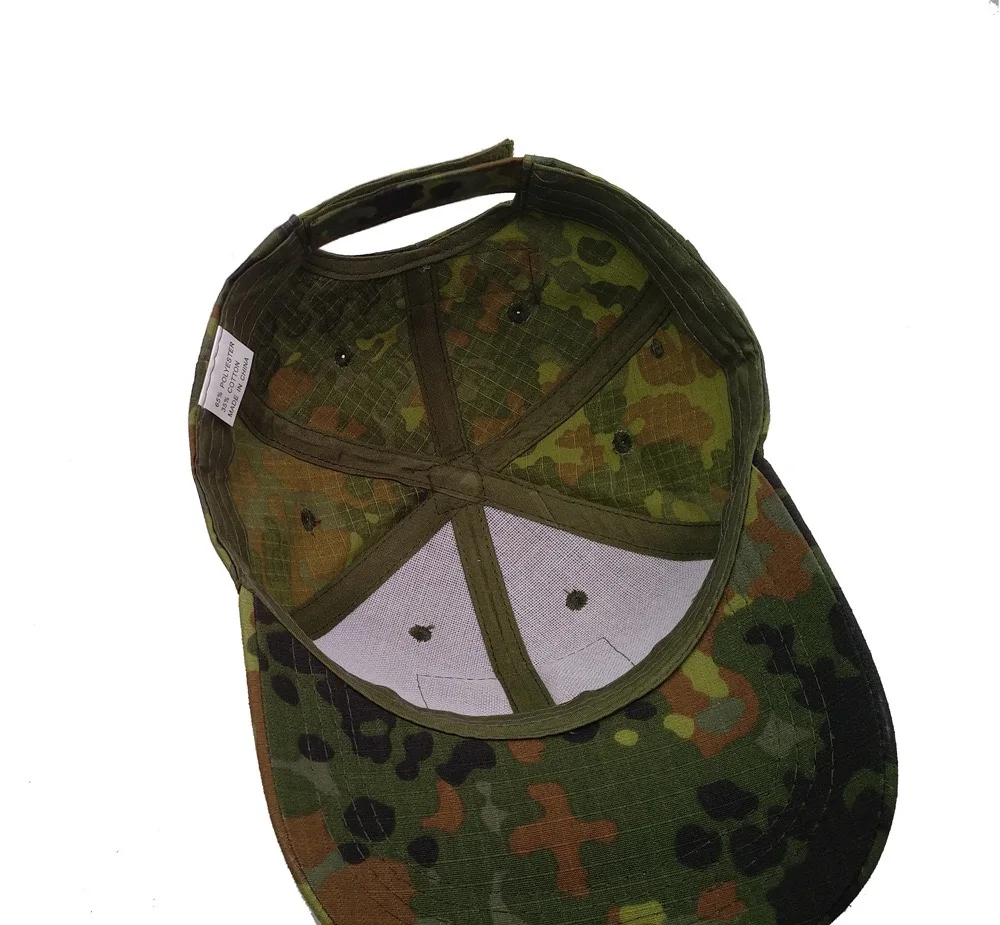 Perfil de la gorra con ala y diseño táctico