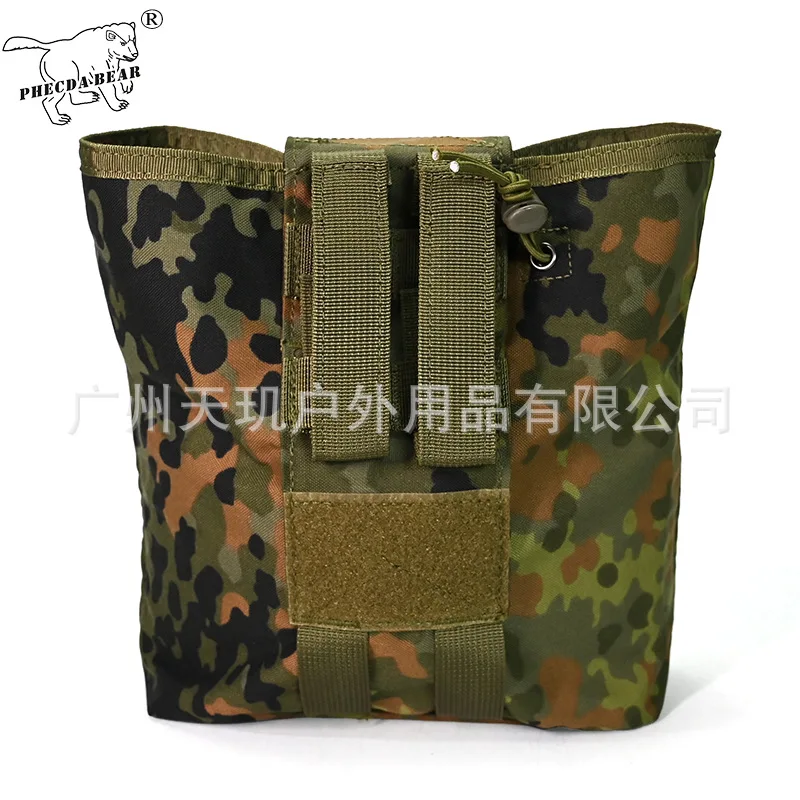 Vista del camuflaje Flecktarn y diseño plegable