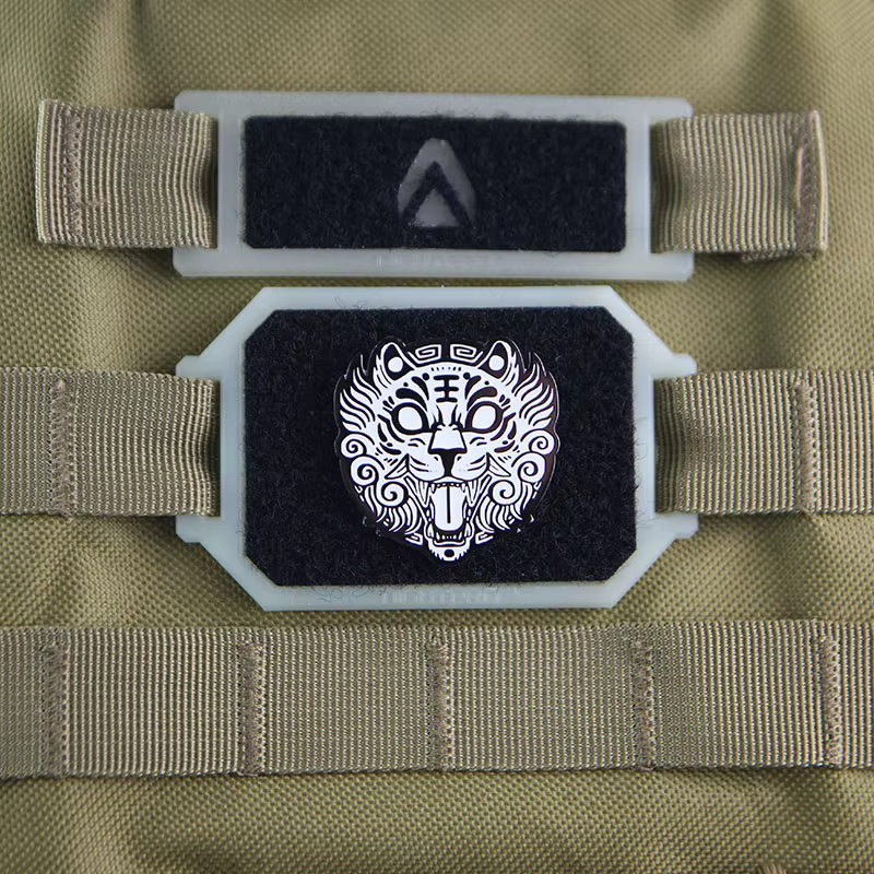 Parche táctico metal ciervo glow MOLLE insignia militar - imagen 2