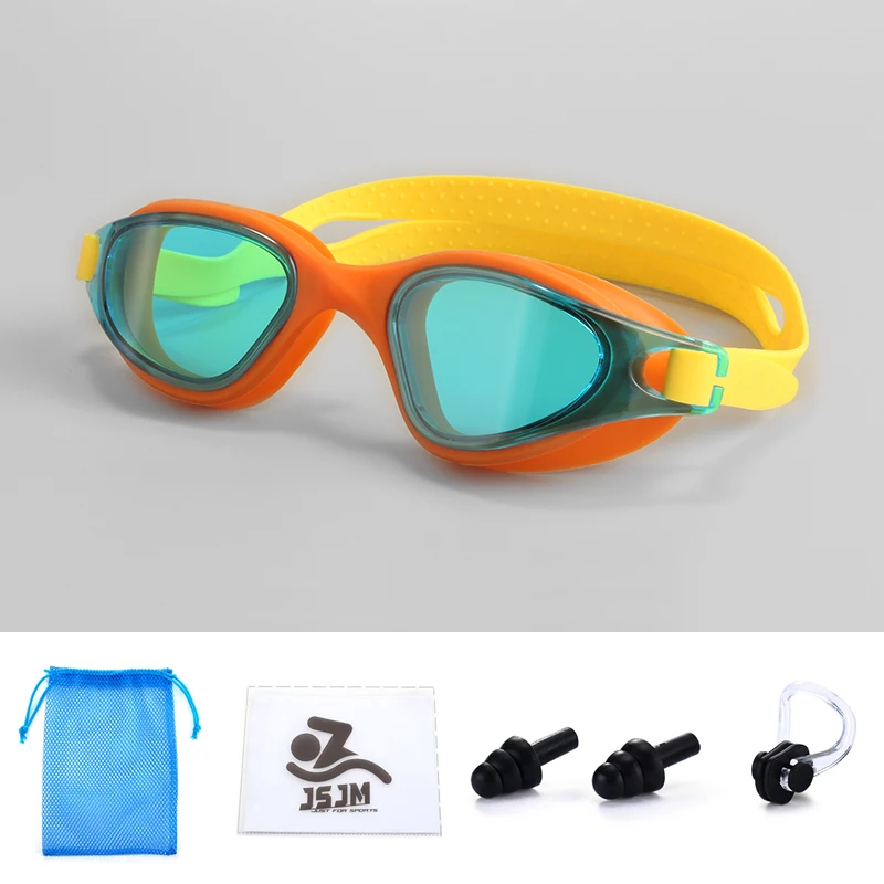 Conjunto de gafas en piscina