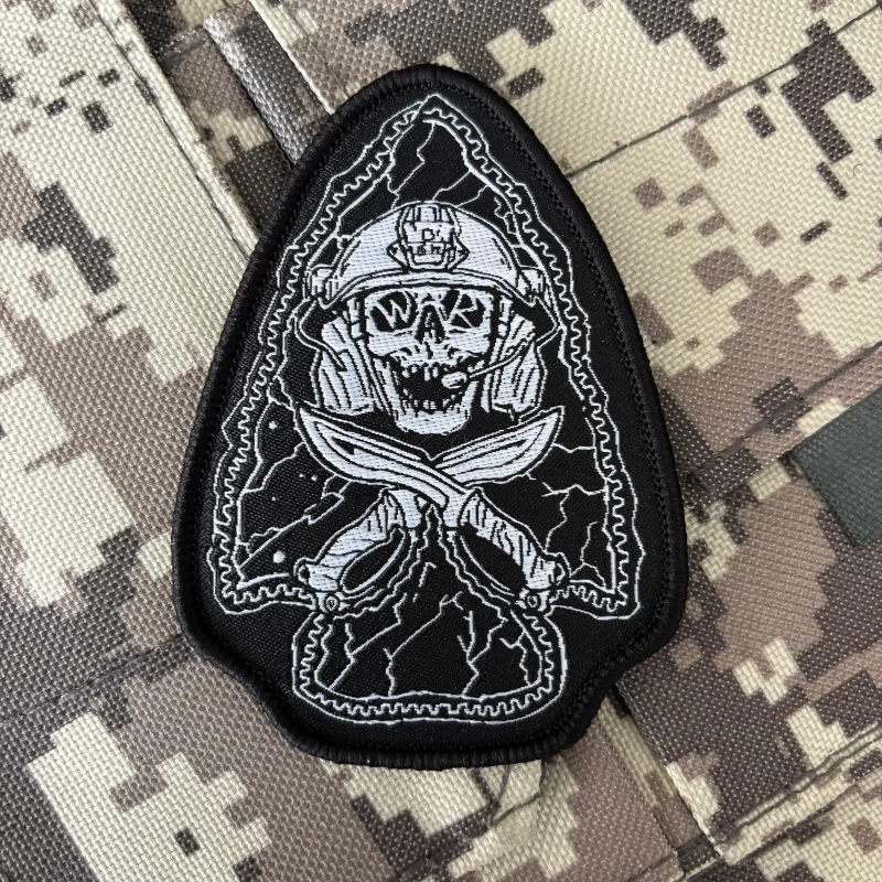 Parche táctico bordado calavera flecha garra para gancho y bucle